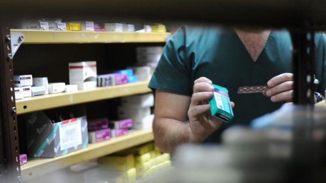 condenaron a un medico por violar a una colega mientras estaba inconsciente en la plata