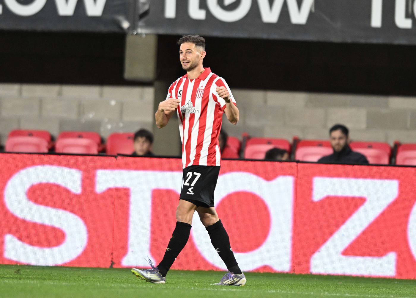 Estudiantes Defensa y Justicia festejo gol Alario
