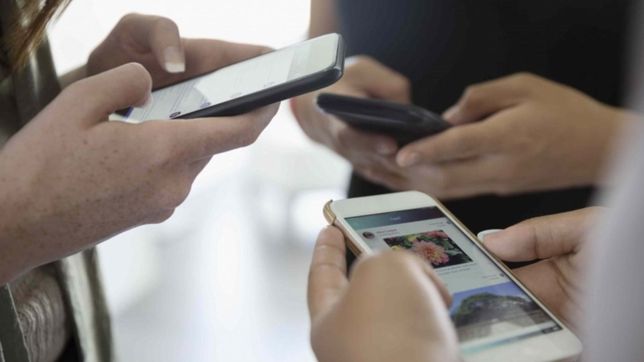 por el dolar, en la plata remarcan los precios de los celulares todos los dias