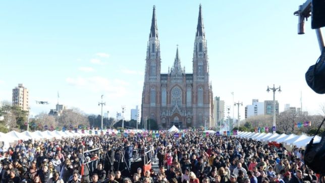 shows, comidas tipicas y feria: la colectividad peruana reunio a mas de 60.000 personas