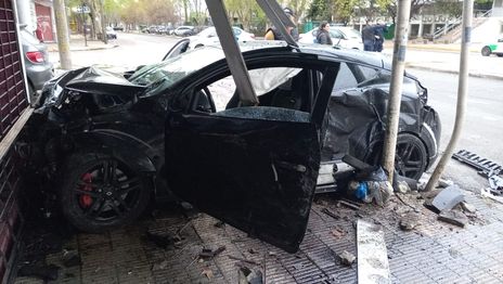 Murió la joven que había sido internada tras un brutal choque en la puerta del Hospital San Martín