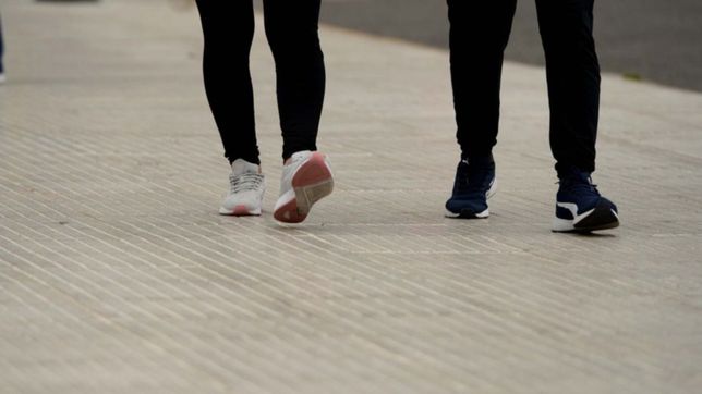 los vecinos de la plata recibiran baldosas gratis para poder renovar las veredas