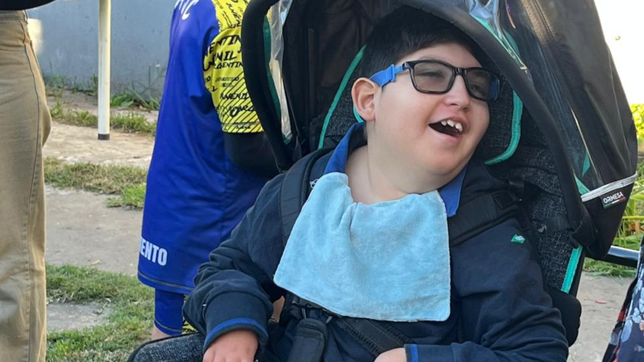 el pedido de una familia de la plata que necesita viajar a mexico para tratar a un nene con paralisis cerebral