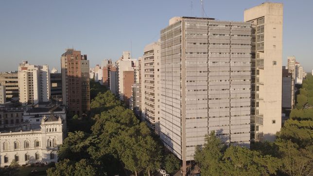 provincia reubicara a trabajadores que no tienen pase sanitario o los obligara a testearse