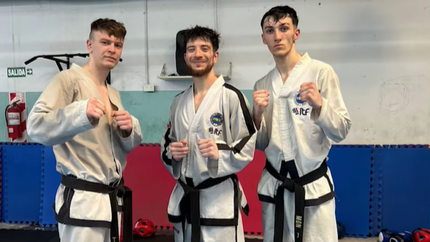 Tres taekwondistas buscan fondos para viajar al Mundial de España