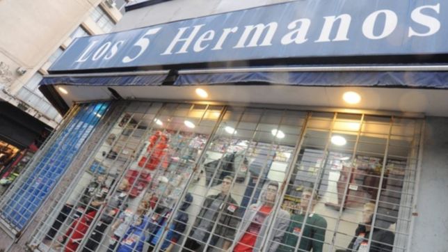 otro clasico se despide de la plata: cierra un historico local de los 5 hermanos