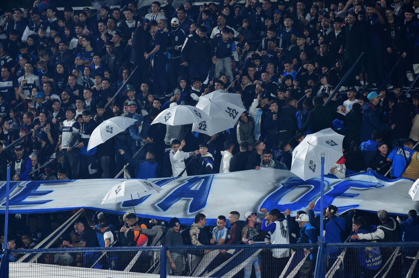 Gimnasia Barracas Central Hinchada 2.JPG