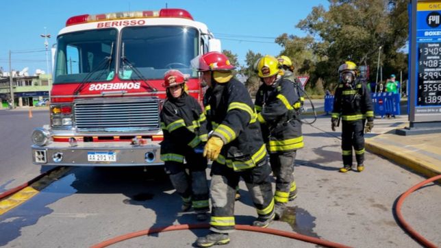 escandalo en berisso: denuncian que echaron al jefe de bomberos por pedir vacunas
