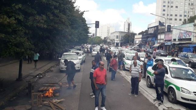 los taxistas de la plata cobraran el ingreso familiar de emergencia de 10 mil pesos