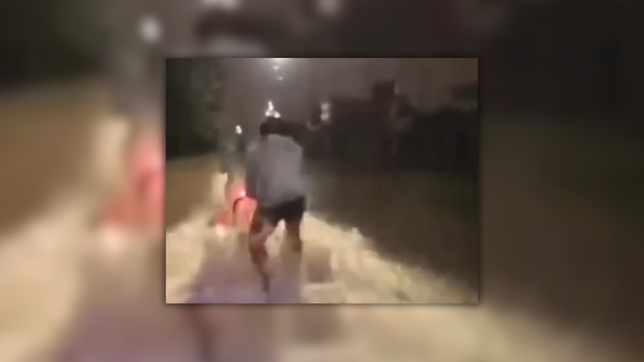 varias calles de la region se inundaron y en berisso salieron a hacer esqui acuatico