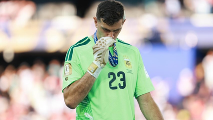 Convocan a un banderazo para que el Dibu no se vaya de la Selección