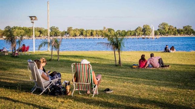 la laguna bonaerense que revivio y se impone para los fines de semana de verano