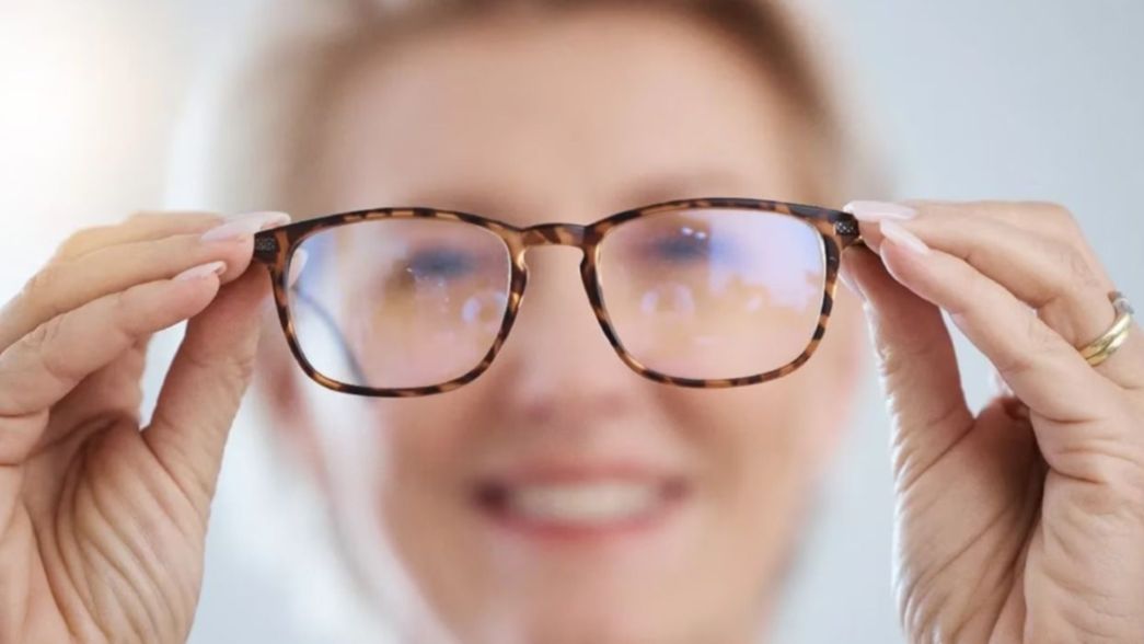 Entregan anteojos gratis a jubilados: ¿cómo conseguirlos y cuántos se pueden obtener?