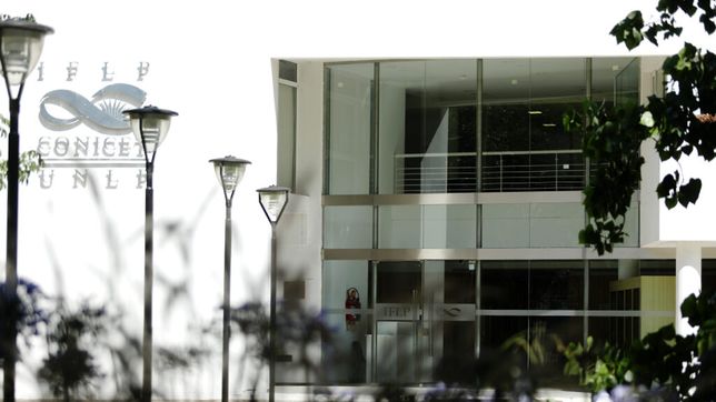 el instituto de fisica de la plata fue reconocido por su excelencia cientifica