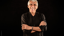 peteco carabajal llega con su banda a la plata para abrir el ciclo de penas luna cautiva peteco carabajal llega con su banda a la plata para abrir el ciclo de penas luna cautiva