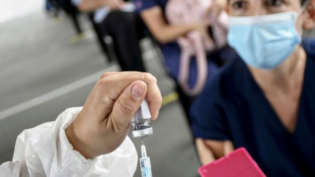 el gobierno salio a aclarar que aplicaran las dos dosis de la sputnik v contra el covid-19