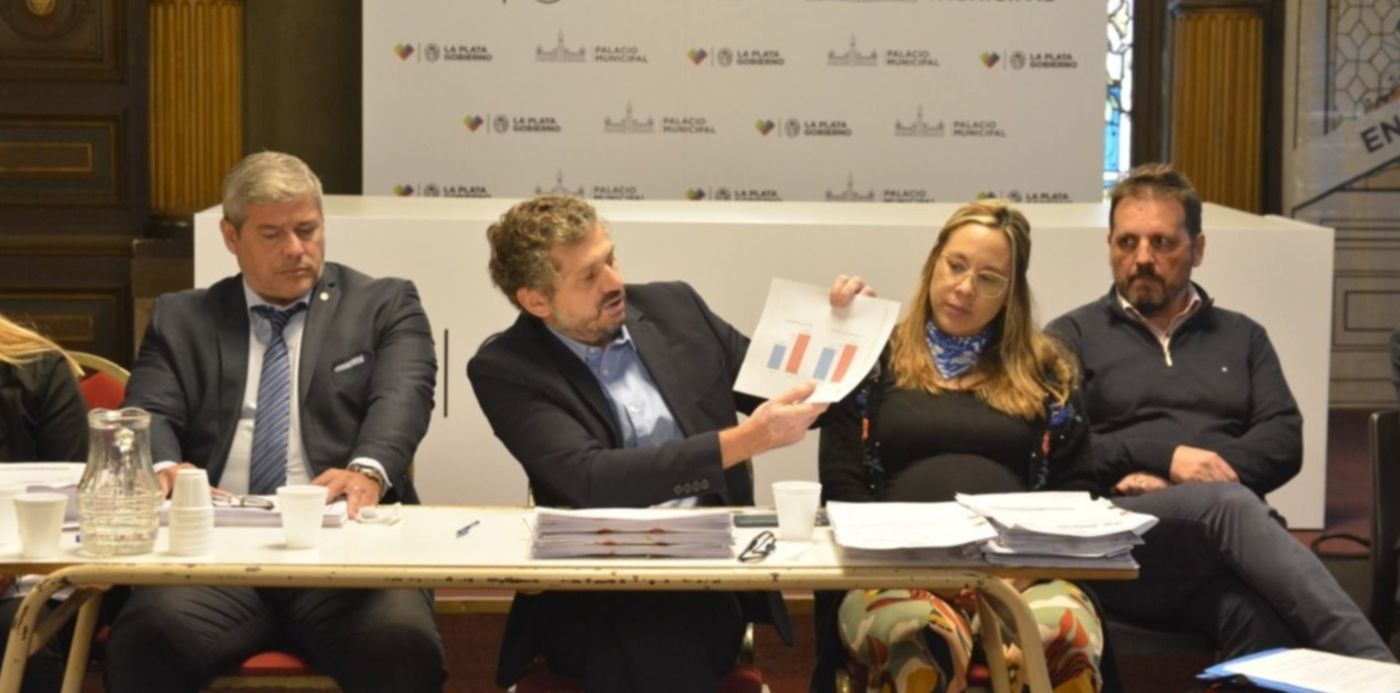 WhatsApp Image 2022-04-13 at 4.59.58 PM - WhatsApp Image 2022-04-13 at 4.59.58 PM - rendición de cuentas 2021 en comisión de Hacienda Horacio Parada Carla Fernández Yanina Lamberti