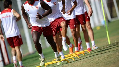 Estudiantes define el equipo ante Central Córdoba con una baja clave y una duda en ataque Estudiantes define el equipo ante Central Córdoba con una baja clave y una duda en ataque