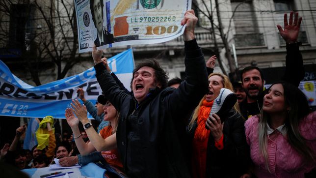 milei revelo cuanto tiempo le llevaria dolarizar a la argentina