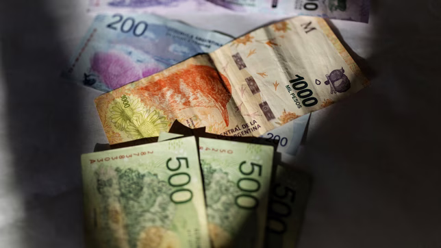el gobierno aumento un 6% el salario minimo y sera de 234 mil pesos