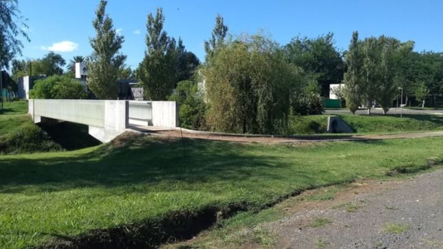 se metieron en un barrio cerrado de la plata, golpearon a un hombre y saquearon dos casas