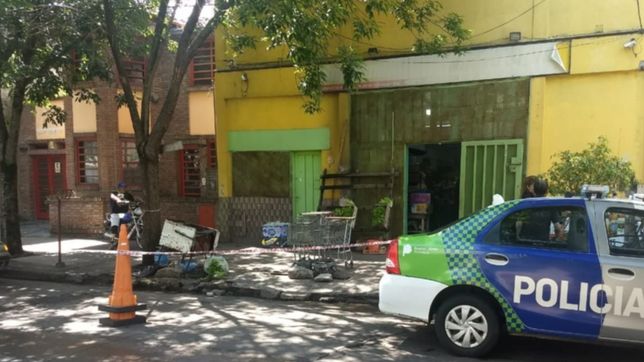 conmocion en un super chino: los atacaron con una granada de humo y tuvieron que evacuar