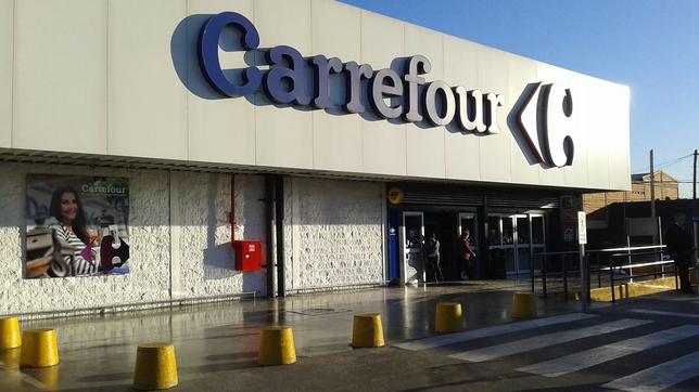 una de las empresas en carrera para comprar carrefour en argentina se bajo de la competencia