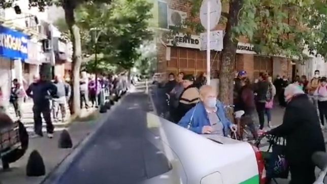 video: el centro de la plata se lleno de gente por la apertura de los bancos
