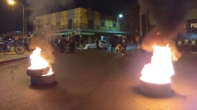 los municipales de berisso hacen un piquete contra cagliardi