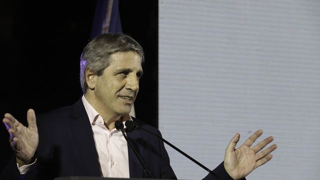 la insolita explicacion de luis caputo sobre el preocupante aumento del dolar