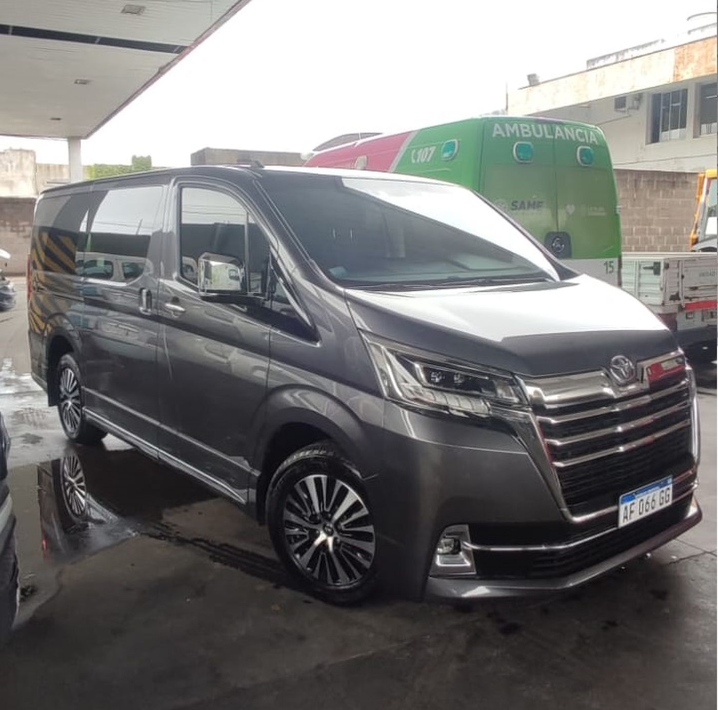 La Toyota Hiace Wagon es una de las camionetas que busca poner en venta Julio Alak para adquirir nuevos patrulleros en La Plata.