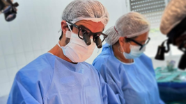 el medico de la plata que habia sido robado recupero sus lentes para operar el medico de la plata que habia sido robado recupero sus lentes para operar