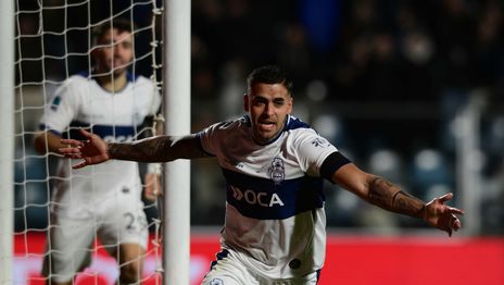 Gimnasia golpeó en el arranque del segundo tiempo y le gana 1-0 a Barracas
