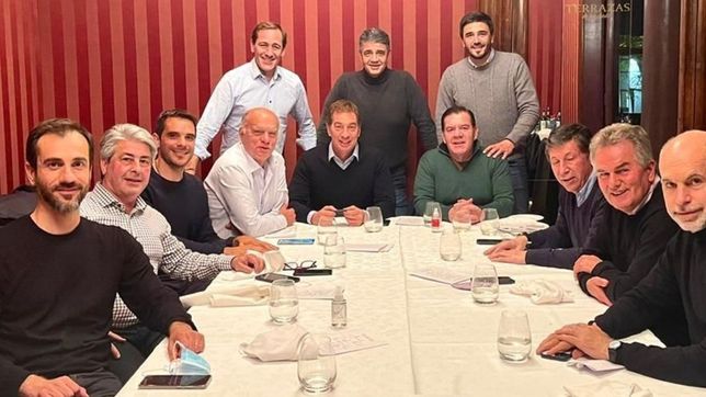 garro y los intendentes que acompanaron a santilli se juntaron en la cena del triunfo