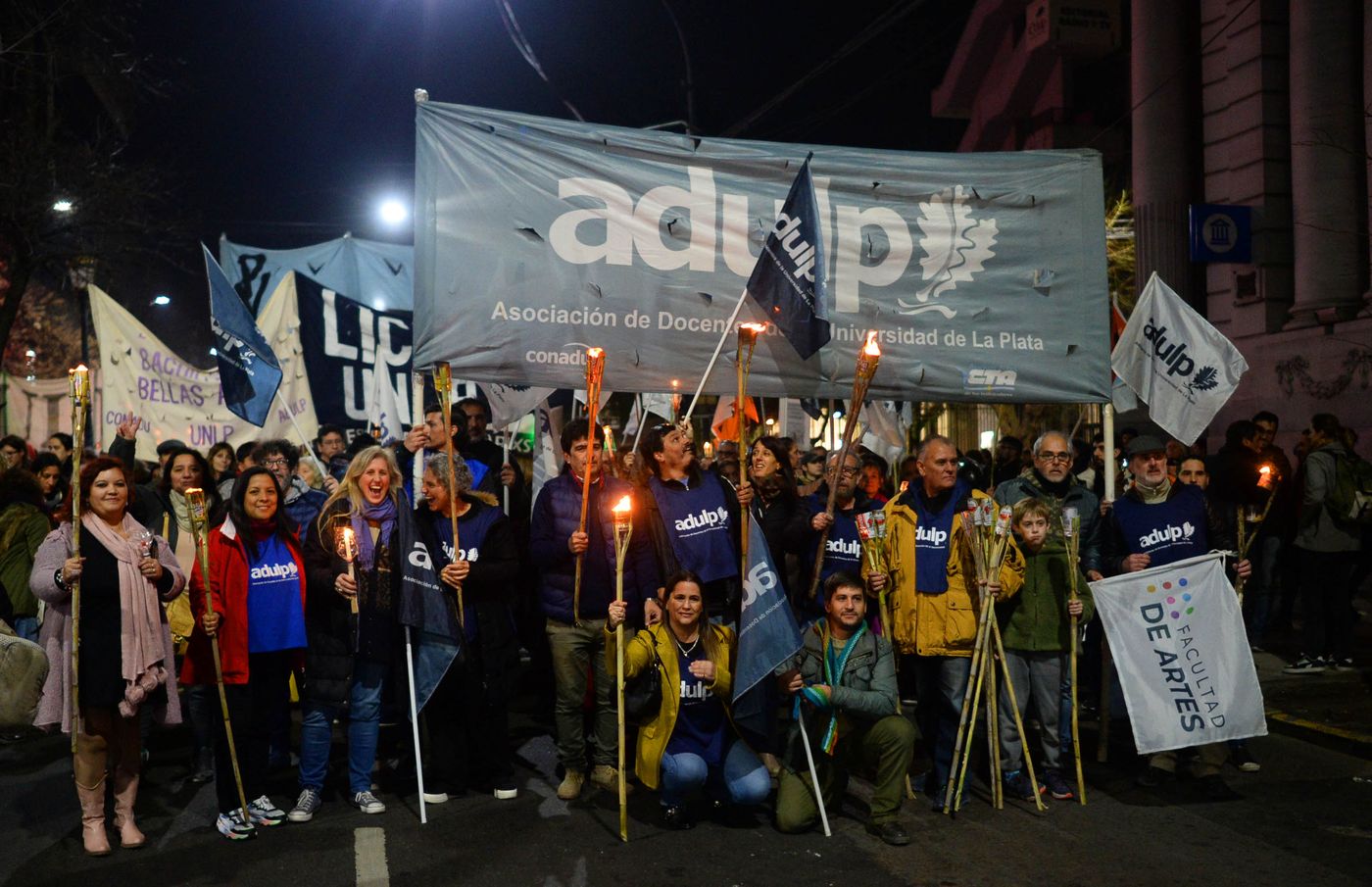 Marcha de antorchas UNLP (15).jpg