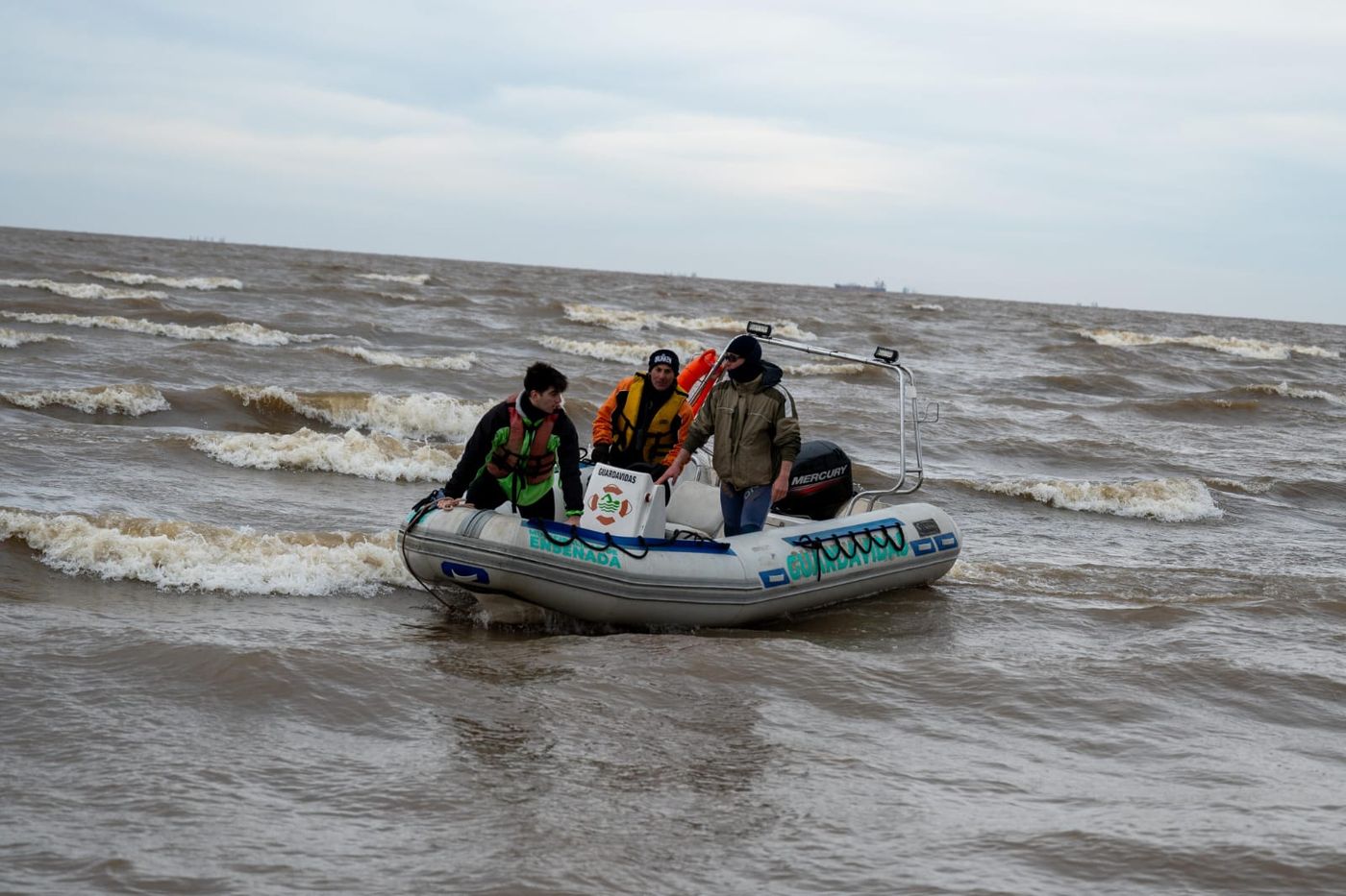 Reconocieron el cuerpo hallado en el Río de la Plata y se trataría de uno de los pescadores