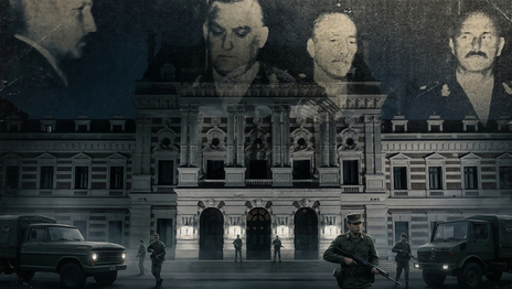 El cambio de mando en la Gobernación llegó a la madrugada, con tanques y soldados en Plaza San Martín El cambio de mando en la Gobernación llegó a la madrugada, con tanques y soldados en Plaza San Martín