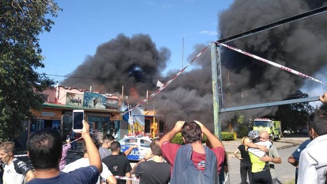 fuego, destruccion y panico: cronica del incendio en el local baobab de ringuelet