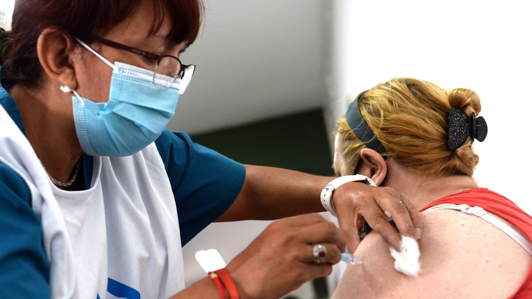 Arrancó la vacunación contra la gripe: ¿dónde aplican dosis gratis?
