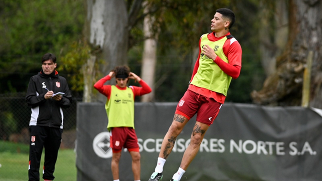 la estrategia de estudiantes para que marcos rojo pueda jugar la copa libertadores