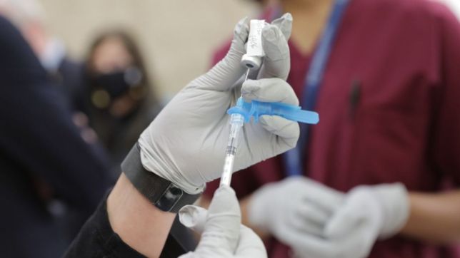 se quintuplico la aplicacion de vacunas contra el covid-19 en medio de la suba de casos