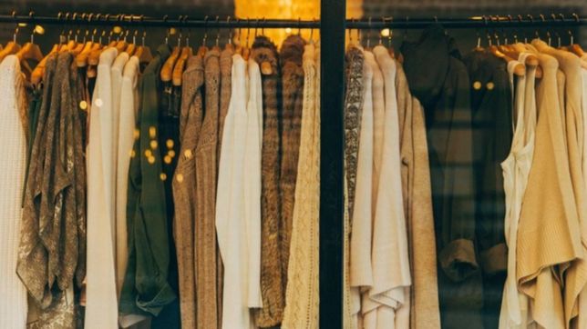 la bronca y tristeza de la duena de un local de ropa a la que le robaron todo