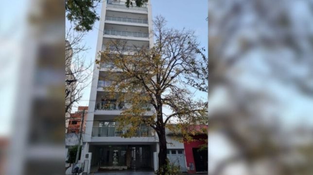 conmocion en la plata: una mujer cayo de un septimo piso y murio en plena calle