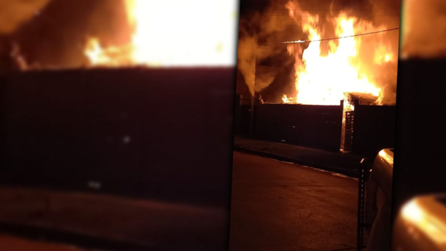 un feroz incendio dejo en la calle a una familia de ensenada