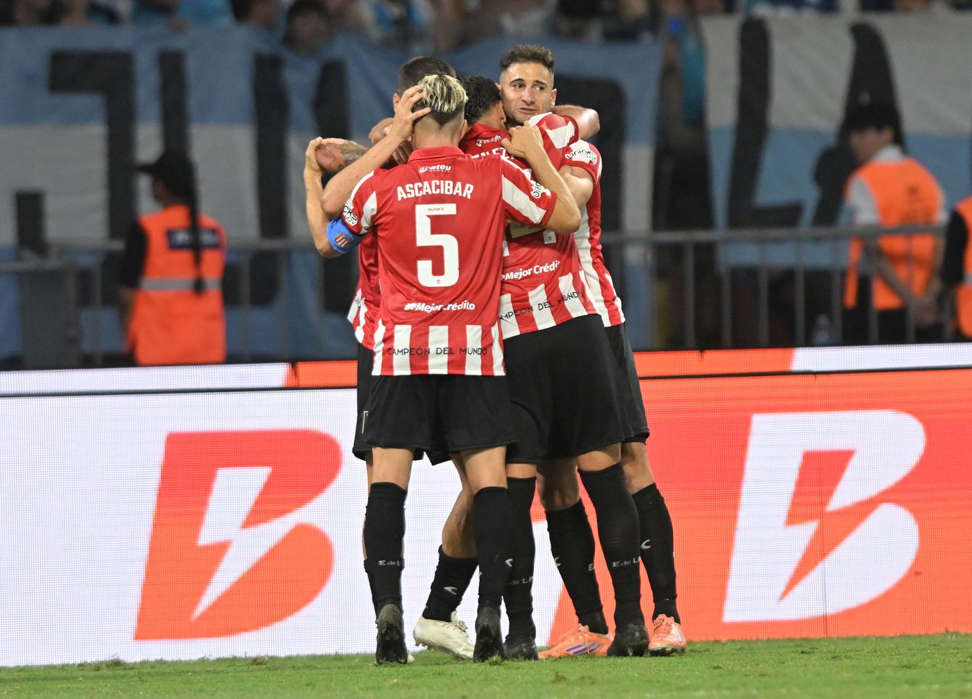 Estudiantes Racing Santiago del Estero festejo gol 2