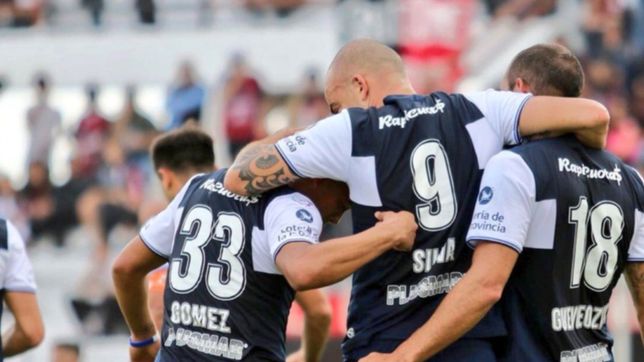 gimnasia se enfrenta a rosario central y busca seguir con la buena racha:; tv, horario y formaciones