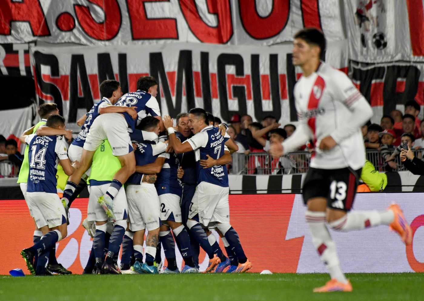 Gimnasia River festejo gol
