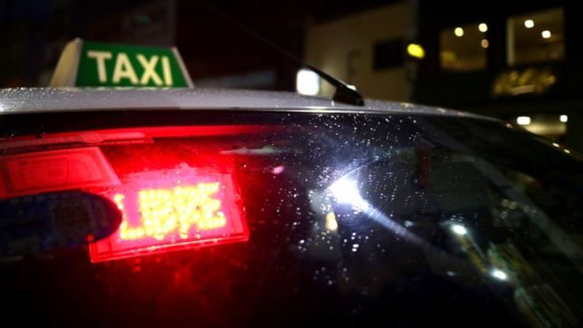 ¿por que es cada vez mas dificil conseguir taxis durante la noche en la plata?