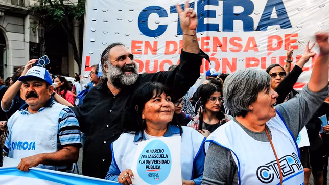 tras el anuncio de los paros docentes, el gobierno cito a los gremios para discutir el salario minimo