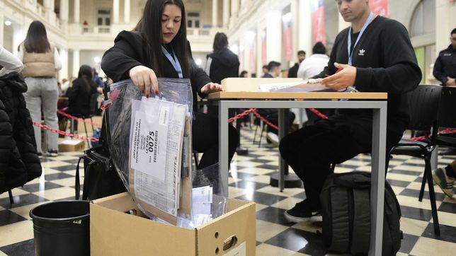 con dos horas de demora, comenzaron a contarse los votos de la plata y campana
